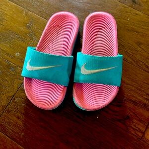 Kids nike slides
